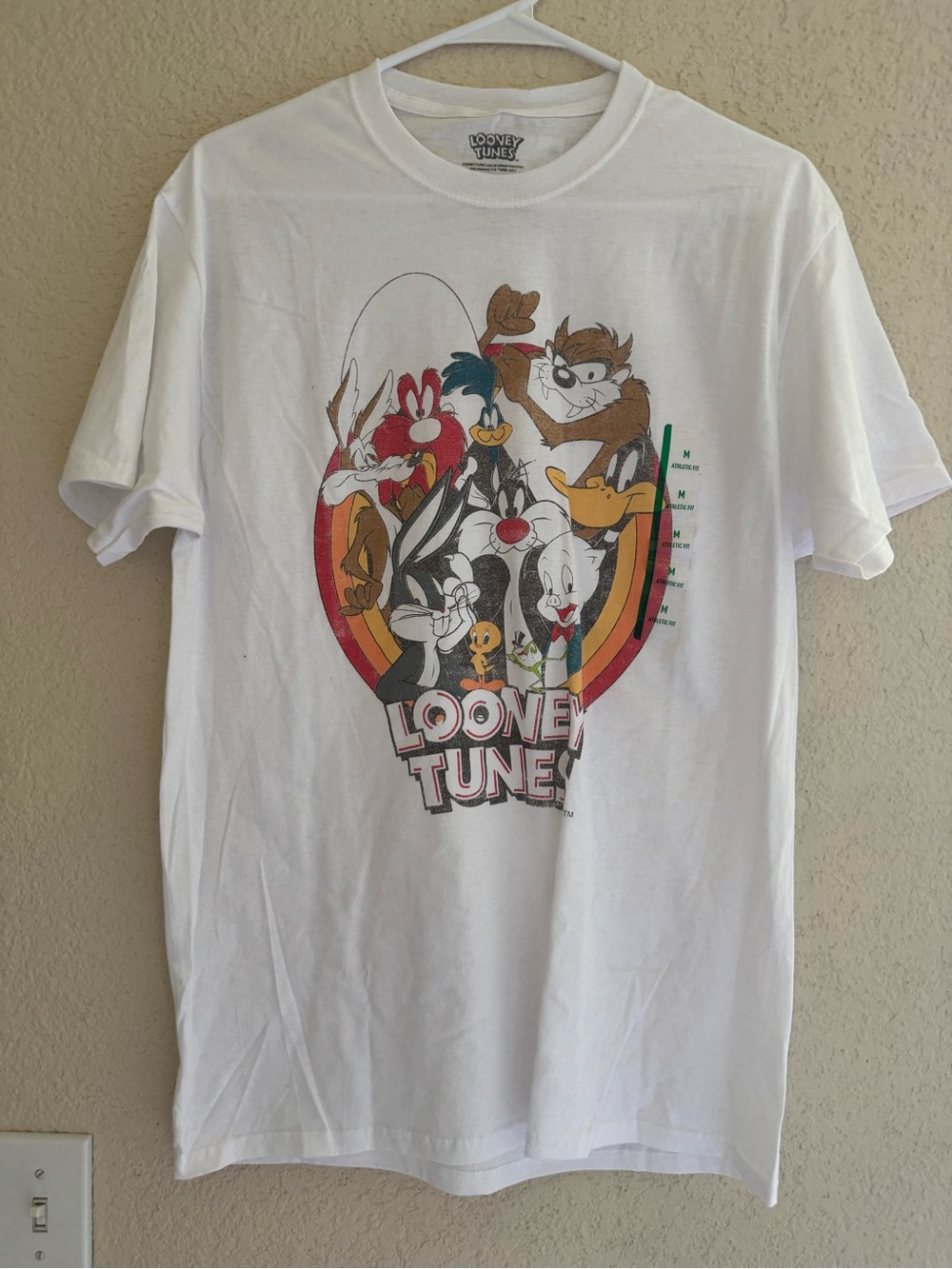 Warner Bros. Looney Tunes Graphic Tee - Size M, Athletic Fit